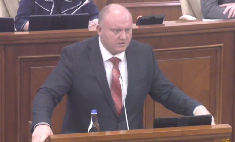 Боля с трибуны парламента : «Жлобы кон***ные» и «сказочный дол***б»