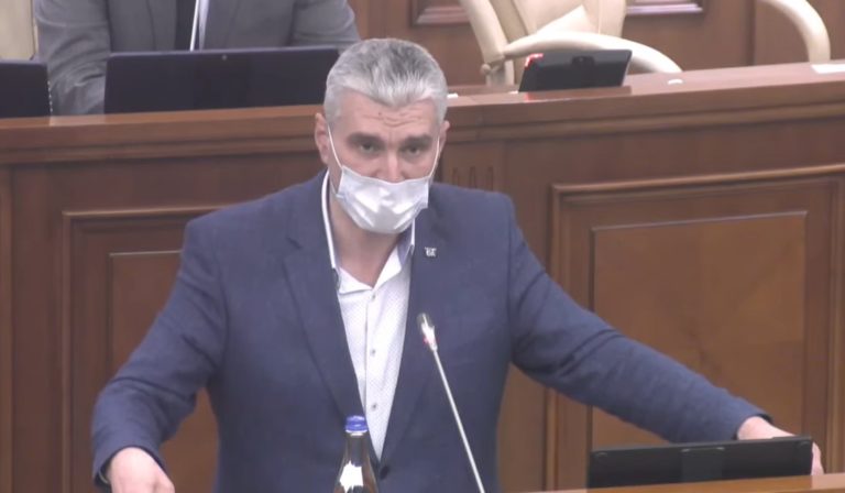 Слусарь: В следующие месяцы продолжится эксперимент над страной, пока Додон и Санду не договорятся о дате выборов