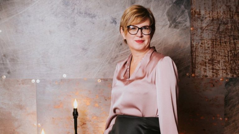 Квартира, вилла и машина. Что еще задекларировала советник президента Анжела Брашовяну Еризану