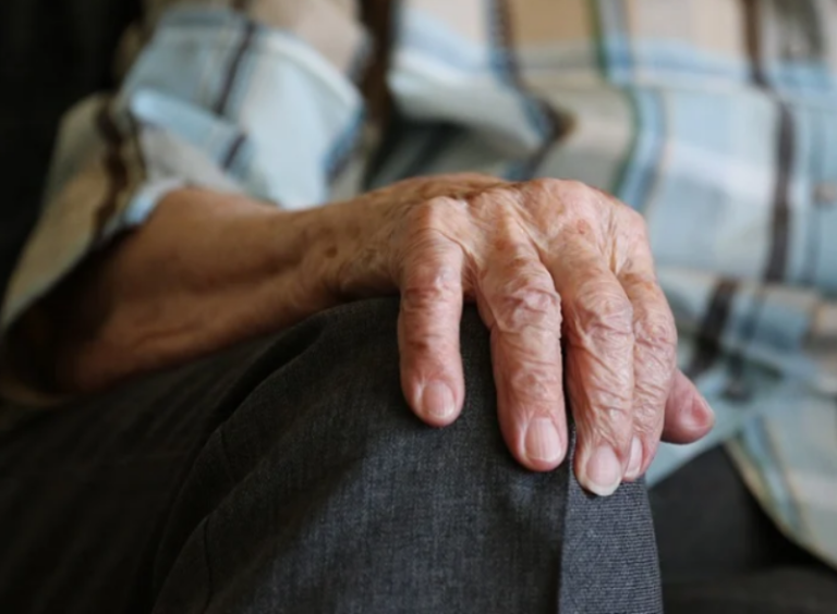 Мошенники украли у 83-летнего мужчины из Хынчешт 176 тысяч с карты. Он копил пенсию два года