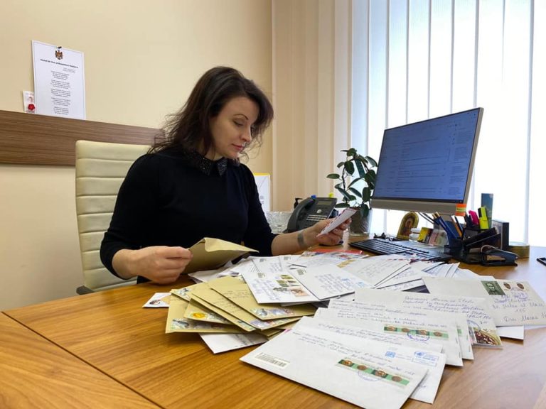 «Руководство изо всех сил пытается удержаться на плаву». Стела Макарь тоже получила 150 писем от представителей партии