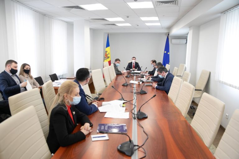 Сотрудники Генпрокуратуры не пришли на слушания по делу Чауса в Парламент