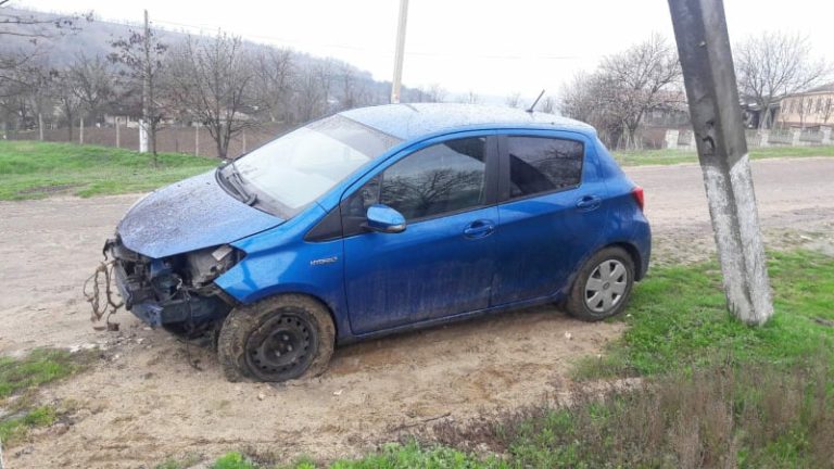 (Фото) ДТП в Хынчештском районе: водитель покинул место происшествия
