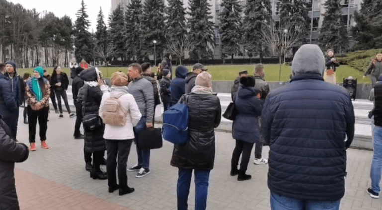 (ФОТО) Протест на площади Великого национального собрания против COVID-ограничений