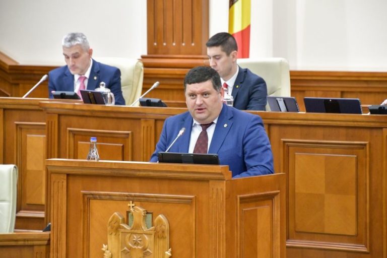 Депутата ПСРМ обвиняют в превышении полномочий: Он заявил от имени всей делегации, что Молдова не проголосует за резолюцию ПА EURONEST