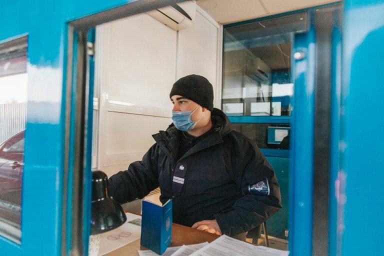 Уголовные дела за подделку сертификатов на COVID и штрафы за нарушение ЧП. Власти объявили новые правила