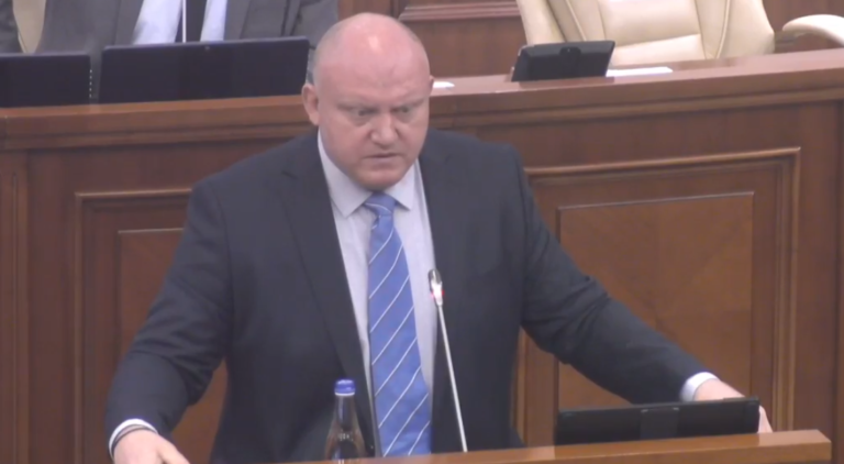 «Надо врезать по этой наглой роже»: депутат Боля с парламентской трибуны