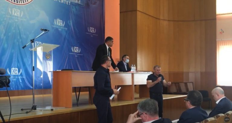 Депутаты ушли на перерыв: Вопрос о судьбе даты выборов в НСГ не принят, нет кворума