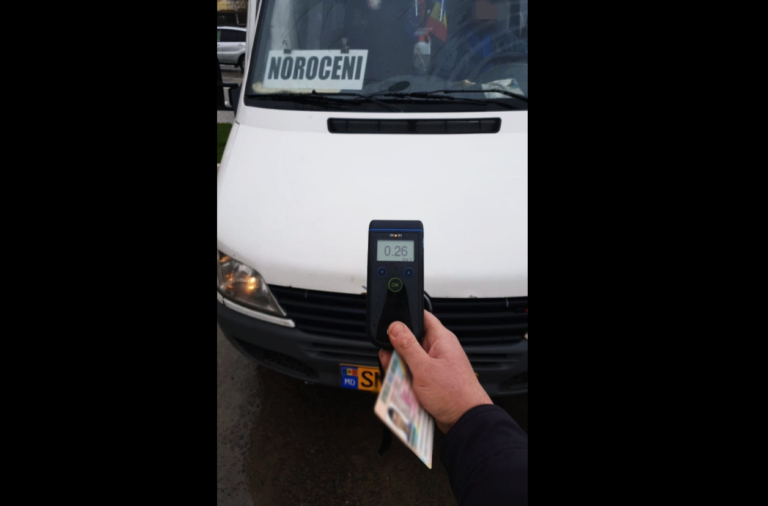 Водитель маршрутки был пойман в нетрезвом виде за рулем. В авто находилось 6 пассажиров