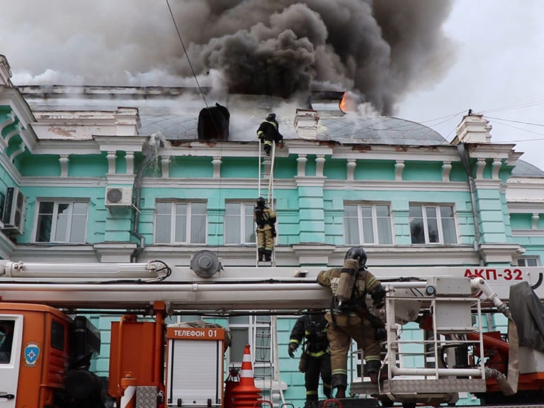В Благовещенске врачи провели операцию на сердце во время пожара