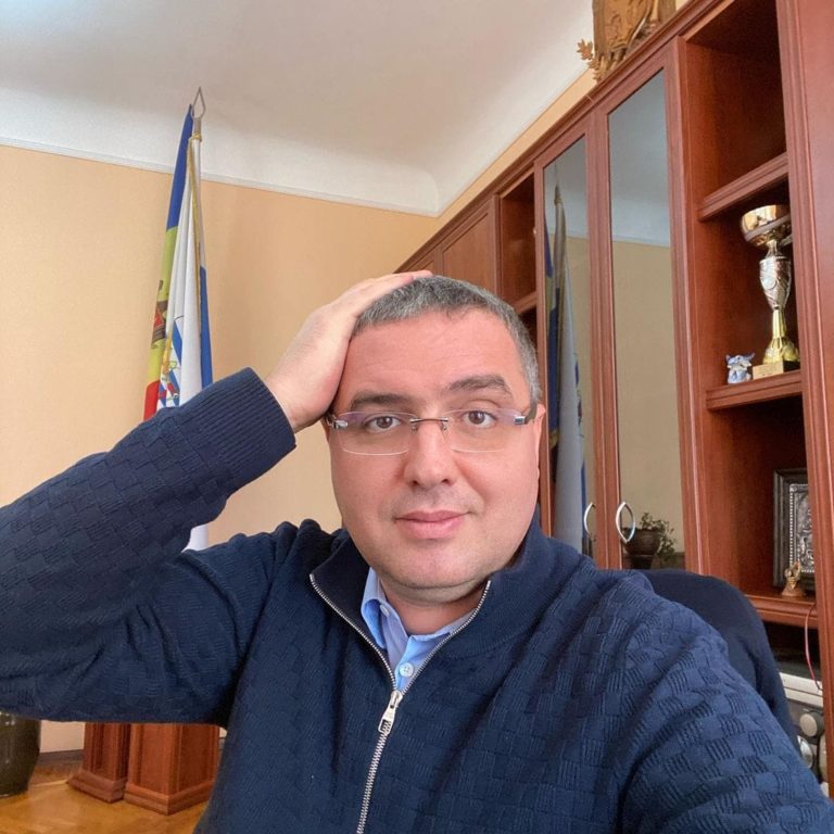 «Все, поженились!». Усатый назвал «извращением» союз ПСРМ-ПКРМ