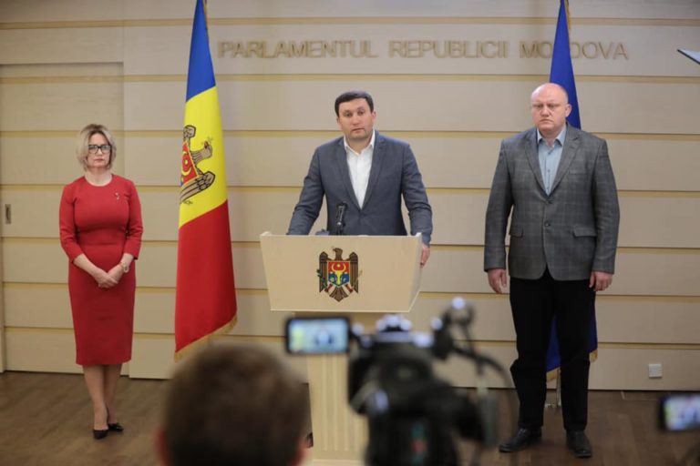 Правозащитник об инциативе ПСРМ по запрету однополых браков: «У социалистов одна и та же заезженная пластинка — Запад нами управляет и во всем виноваты геи»