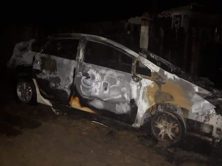 (ФОТО) Машина такси полностью сгорела в Хынчештском районе