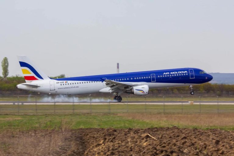 Поврежденный самолет Air Moldova остался без полетного удостоверения. Это третья подобная авария