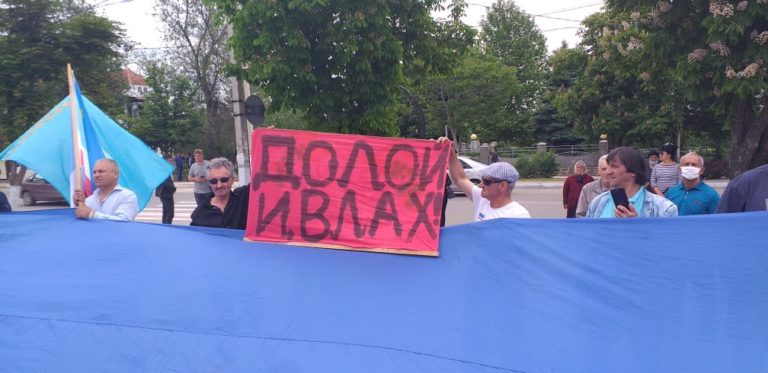 (ФОТО/ВИДЕО) Под крики «Долой Башкана» в Комрате прошел протест. Чего требуют манифестанты
