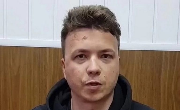 Отец Протасевича о видео с сыном: «Скорее всего, у него сломан нос». Врач предположил удушение