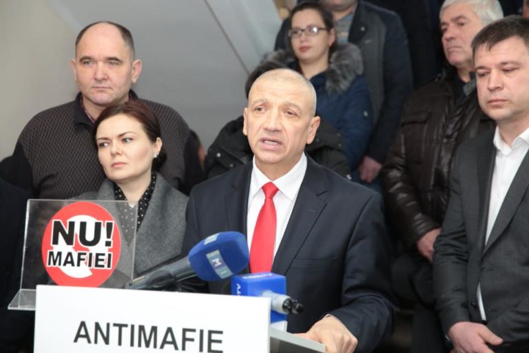 Вторая партия призывает депутатов не участвовать в избирательной кампании, а поддержать партию PAS