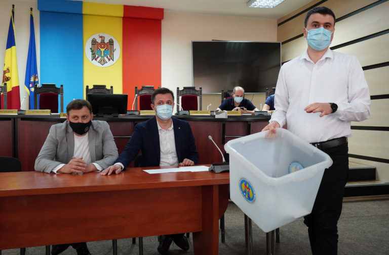 Установлен предварительный порядок регистрации в избирательном бюллетене для трех других конкурентов на выборах