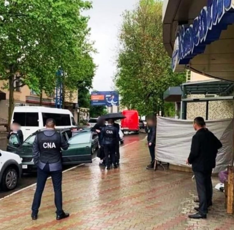 Сотрудник тюрьмы № 5 в Кагуле задержан с поличным при получении взятки