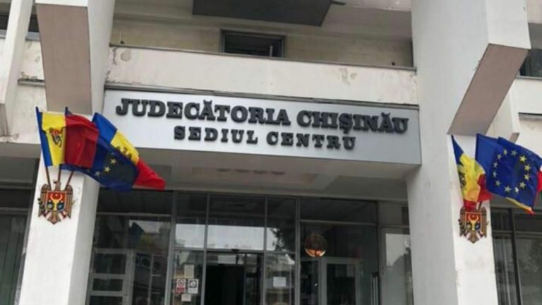 Сообщение о бомбе в двух судах Кишинева. Что известно