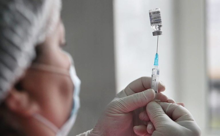 Якутия вводит обязательную вакцинацию от коронавируса. Без обоснованной причины отказа сотрудников не допустят к работе