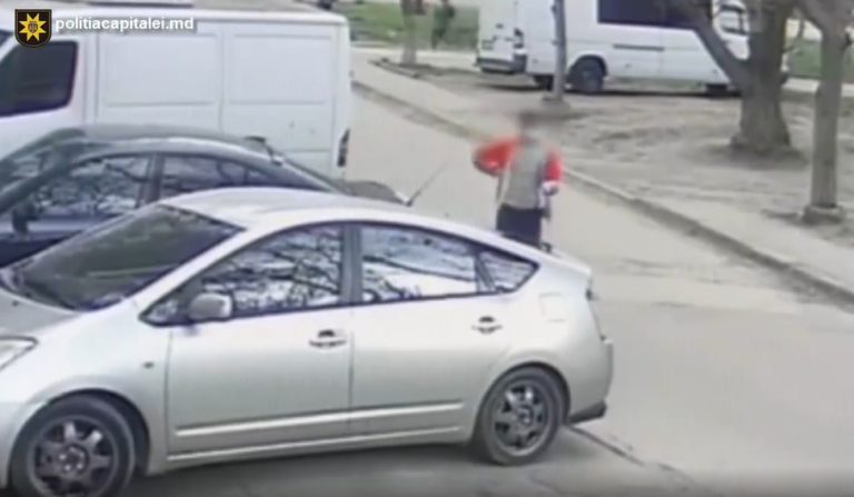 (ВИДЕО) Полиция задержала подозреваемого в кражах в Кишиневе. Он представлялся сотрудником газовой компании и обворовывал стариков
