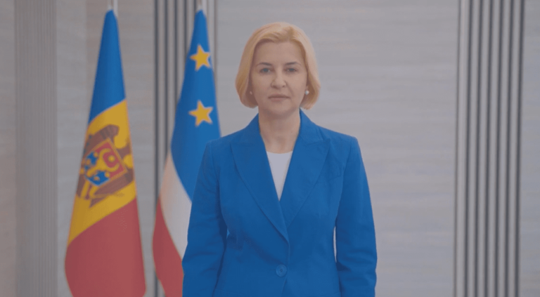 Влах призвала политиков не делить жителей Гагаузии на «своих» и «чужих». До этого она провела ряд закрытых встреч, куда не пускала оппозиционных политиков