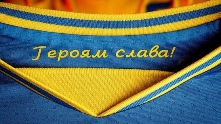 УЕФА обязал сборную Украины убрать с формы надпись «Героям слава!»