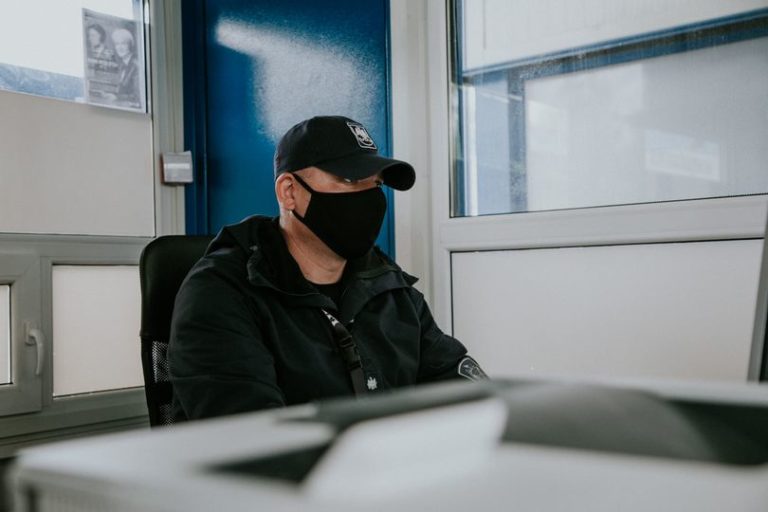 Почему микроавтобус с шотландцами не прошел проверку на КПП. Разъясняет погранполиция