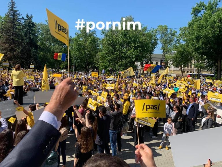 Против решения ЦИК. Какие партии выйдут сегодня на протест? 