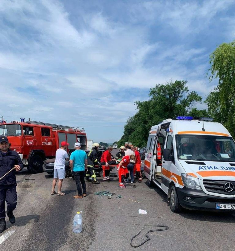 (ФОТО)ДТП на трассе Кишинев-Унгены. Один из водителей госпитализирован в тяжелом состоянии