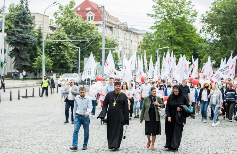 В Кишиневе прошел марш в поддержку традиционной семьи, организованный Избирательным блоком коммунистов и социалистов