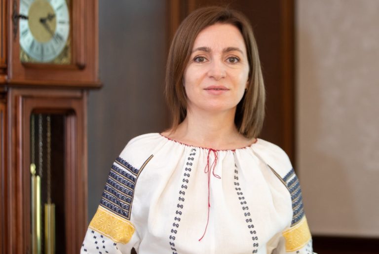Последнее воскресенье июня — День национального костюма. Президент: «Это одежда, которая ведет нас к истокам»