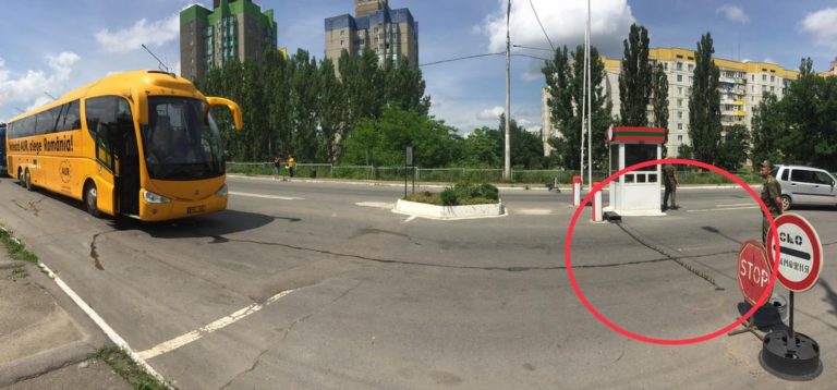 (Видео/Фото) Лидер ЛП Дорин Киртоакэ: «Автобус AUR заблокирован в Рыбнице. Это нарушение избирательного законодательства»