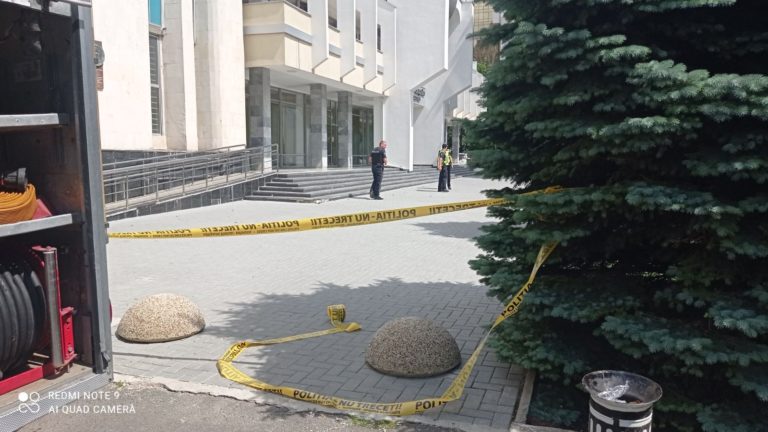 СРОЧНО: Очередное сообщение о бомбе в Кишиневском суде. Сотрудники эвакуированы. 