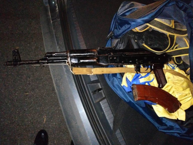 СРОЧНО: В Кишиневе задержали группу автоугонщиков и торговцев оружием. Оборудование для краж им пытался продать сотрудник полиции