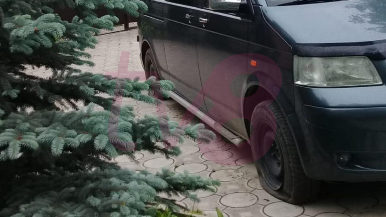 (ФОТО) В родном селе Додона неизвестный порезал шины авто председателя территориальной ораганизации PAS
