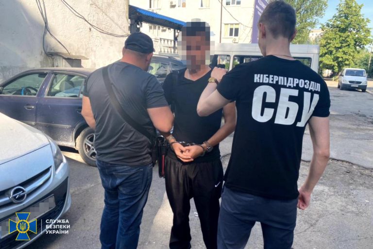 (ФОТО) Обманом собрал миллион долларов. Разыскиваемый Интерполом гражданин Молдовы задержан в Украине