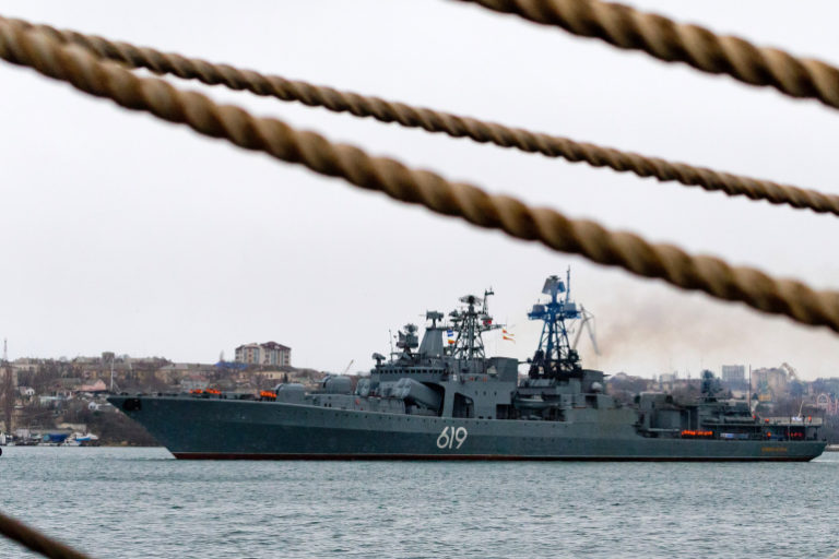 Британия отрицает, что Россия открыла огонь по курсу британского эсминца «Дефендер»