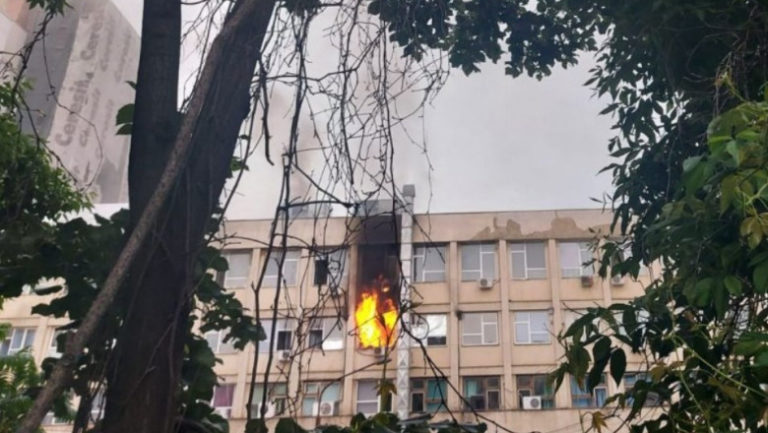 (ВИДЕО) В больнице в Яссах вспыхнул пожар. Эвакуированы 30 человек