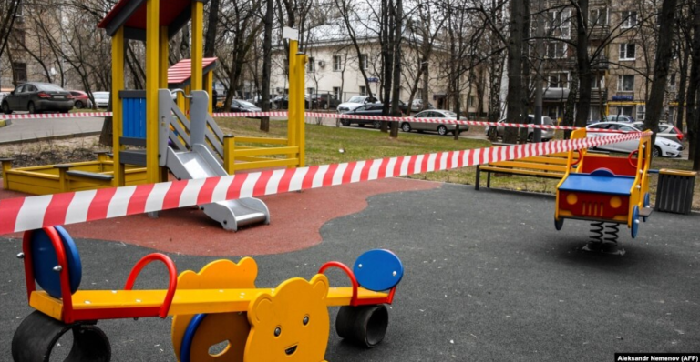В Петербурге вслед за Москвой вводят ограничения из-за COVID-19