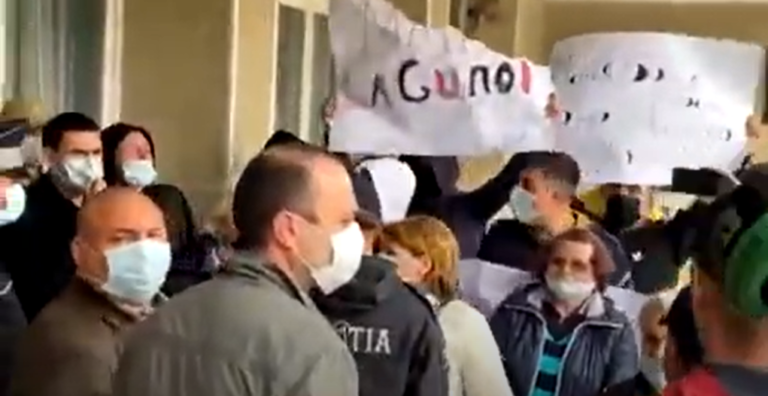 (ВИДЕО) Протесты в Единцах во время визита Майи Санду. Администрация президента: Организовано, чтобы помешать визиту