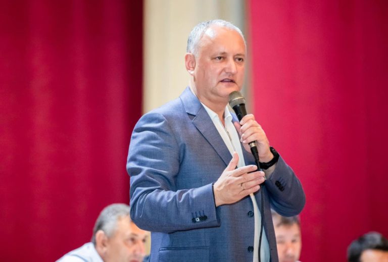 Додон хочет объединить левоцентристские политические партии