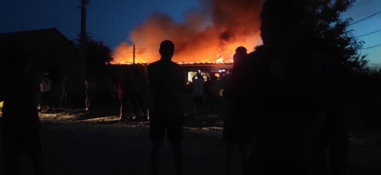 (ФОТО/ВИДЕО) Пожар в селе Чишмикиой. Загорелся магазин