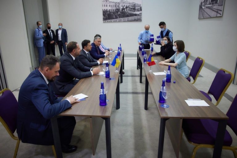 Президенты Молдовы и Украины провели переговоры в Батуми. Какое принято решение