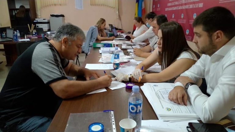 (DOC) В Комрате кандидат Николай Дудогло сообщил о фотографировании бюллетеня в пользу Ирины Зеленской