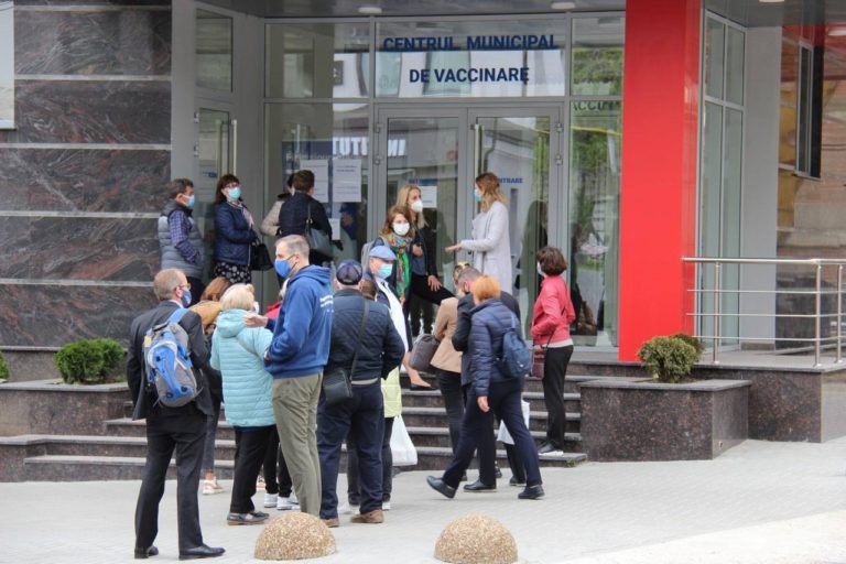 Пункты вакцинации в Кишиневе будут работать 7/7 из-за роста числа случаев COVID-19