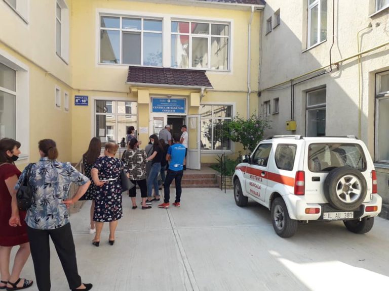 (ФОТО) Марафон вакцинации в Костештах: вакцинированы уже около сотни человек