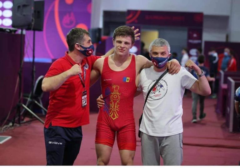 (ВИДЕО/ФОТО) Спортсмен из Молдовы стал чемпионом мира по греко-римской борьбе среди кадетов. Его поздравила Майя Санду
