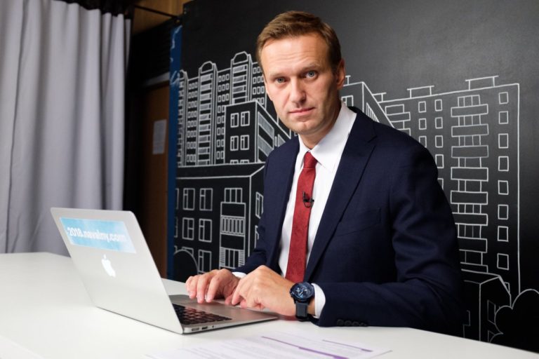 Навальный прокомментировал блокировку сайтов и призвал объединиться против запрета Роскомнадзора